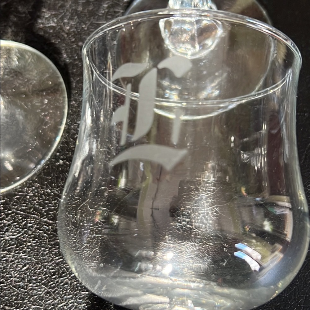 4 wine glasses with Detroit Tigers logo